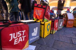 Aziende di consegna del cibo a domicilio: i cittadini preferiscano quelle che hanno sottoscritto la “Carta di Bologna”
