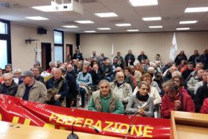 Cooperative fallite: alta la partecipazione al presidio davanti a legacoop Emilia Romagna