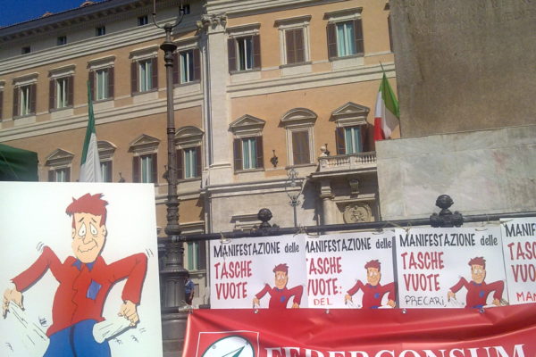 “Tasche vuote”: successo di partecipazione e consenso