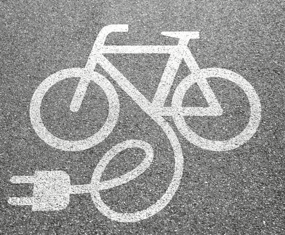 Al momento stai visualizzando Al via il nuovo bando per l’acquisto di biciclette elettriche. Contributi fino al 50% per un importo massimo di 500 euro per le e-bike e 1.000 euro per le cargo.